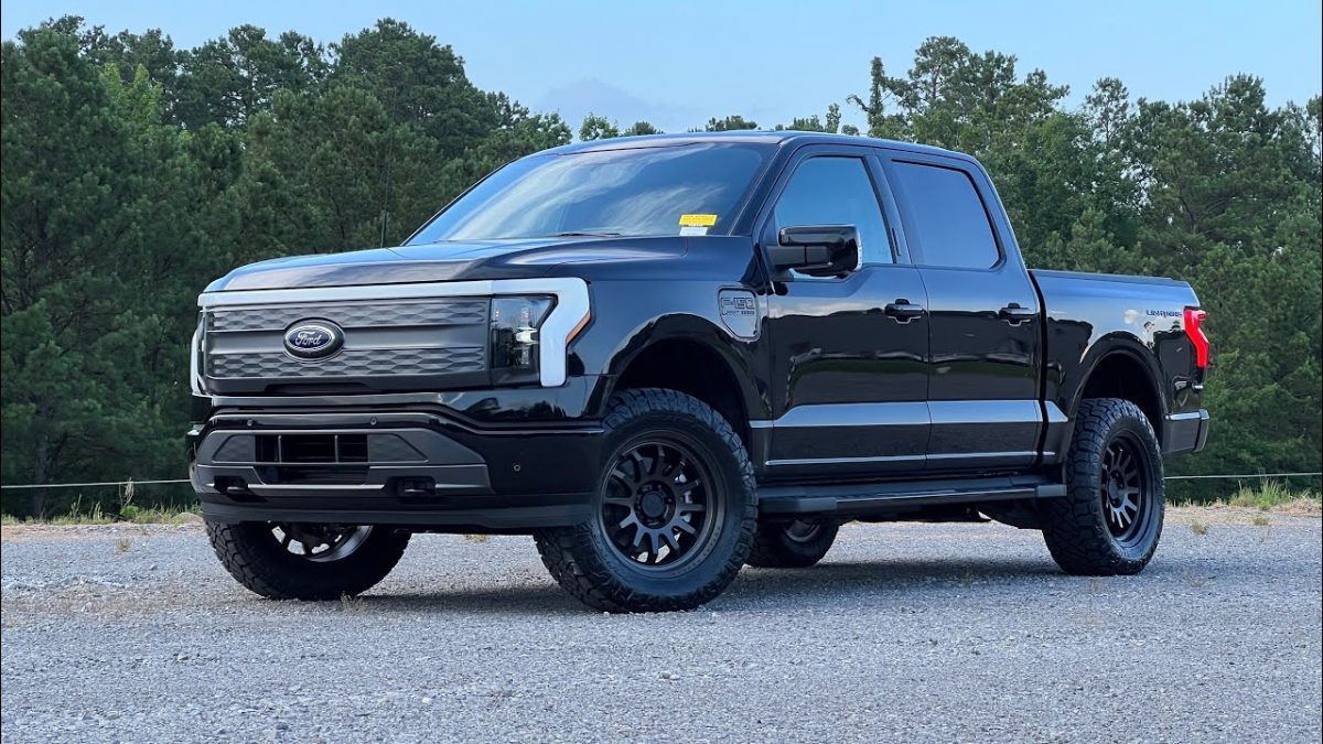 2022 Ford F150 Lightning Gets Lifted, Predictably Loses Range Video