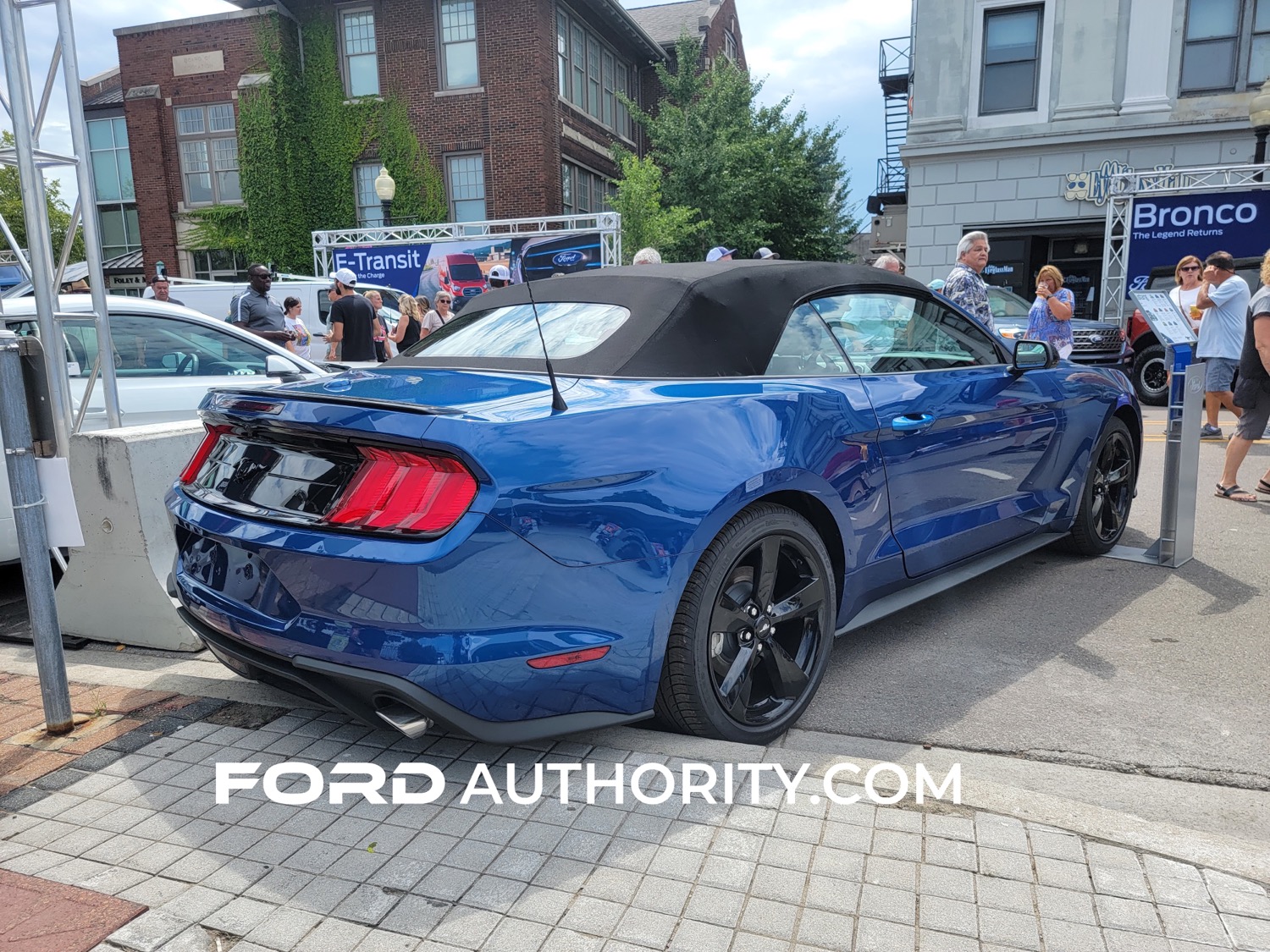 2022 mustang black