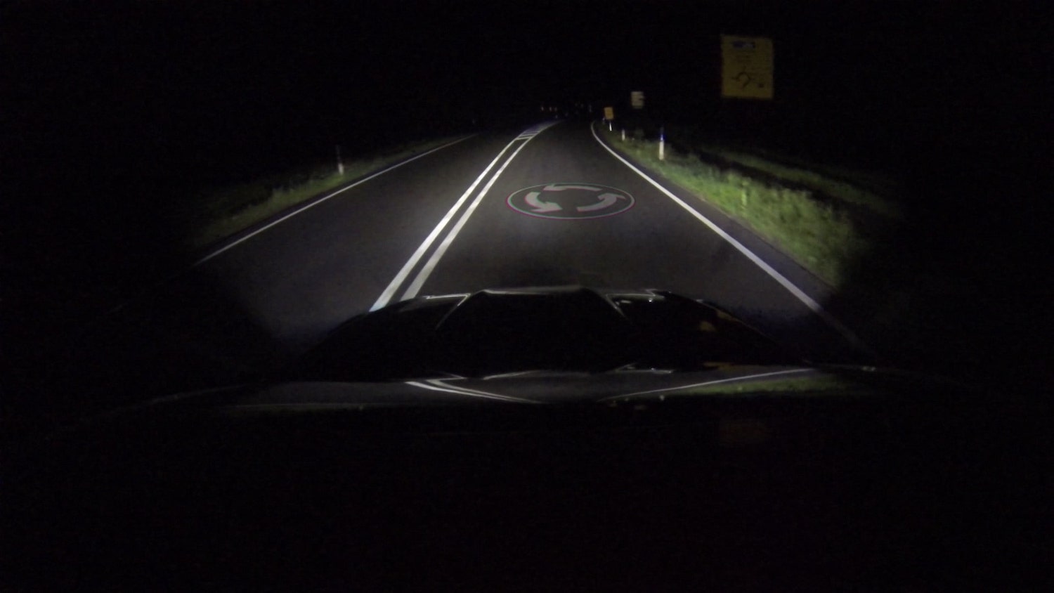 Bygger filosof lugt Ford Headlight Tech Projects Images Onto Roads For Drivers