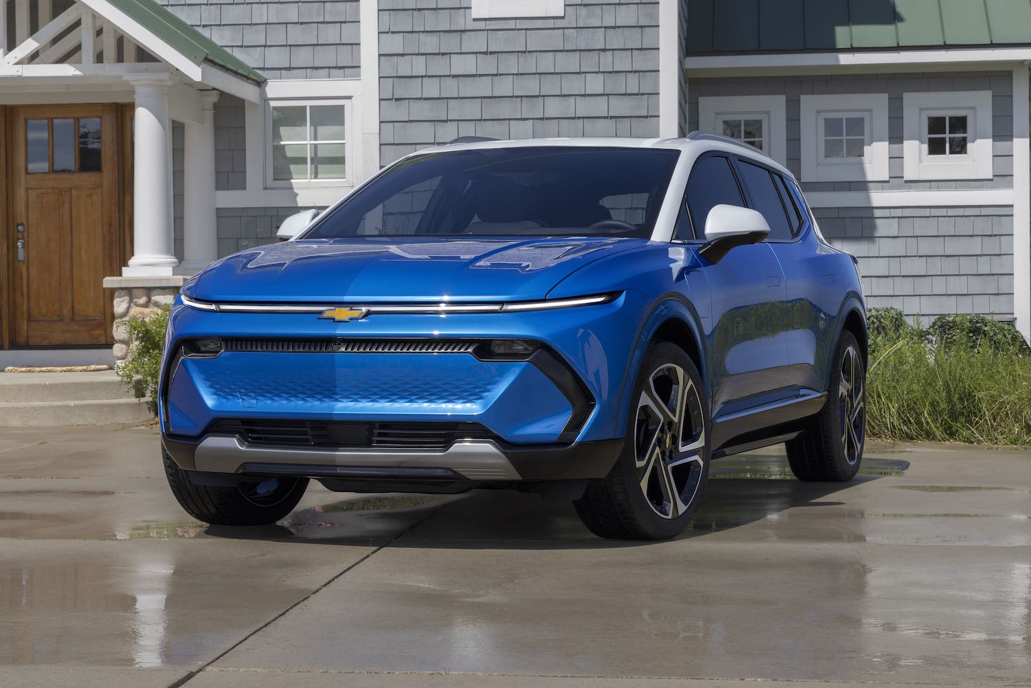 2024 Chevy Equinox EV Debuts As All-New Ford Escape Rival