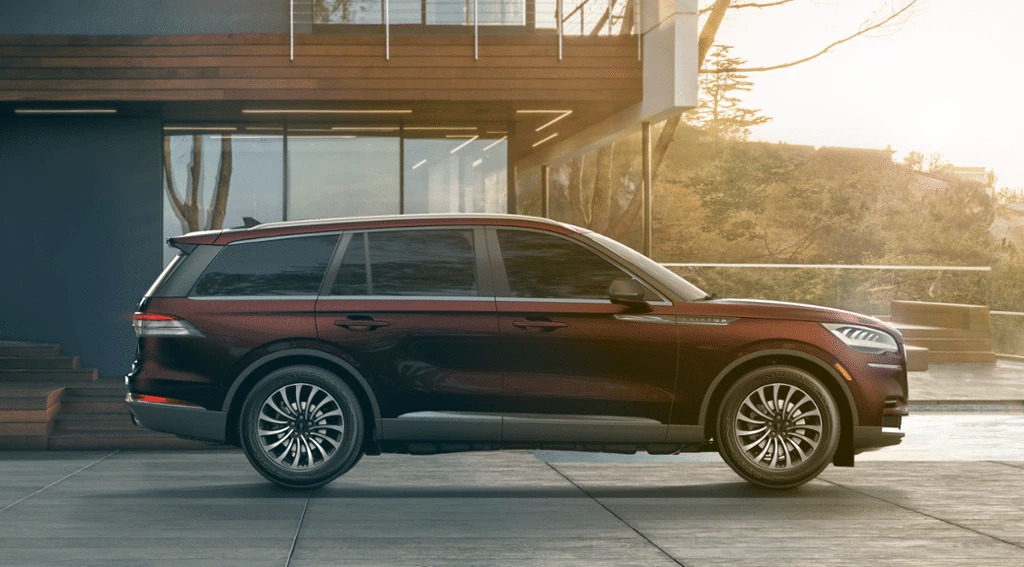 2023 Lincoln Aviator Gains New Diamond Red Metallic Color