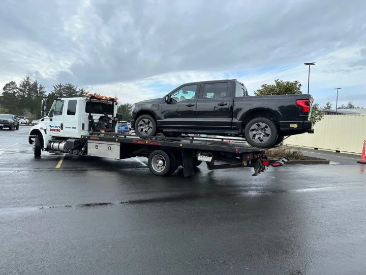 FORD F-150 LIGHTNING BRICKED AFTER CHARGING AT ELECTRIFY AMERICA ...