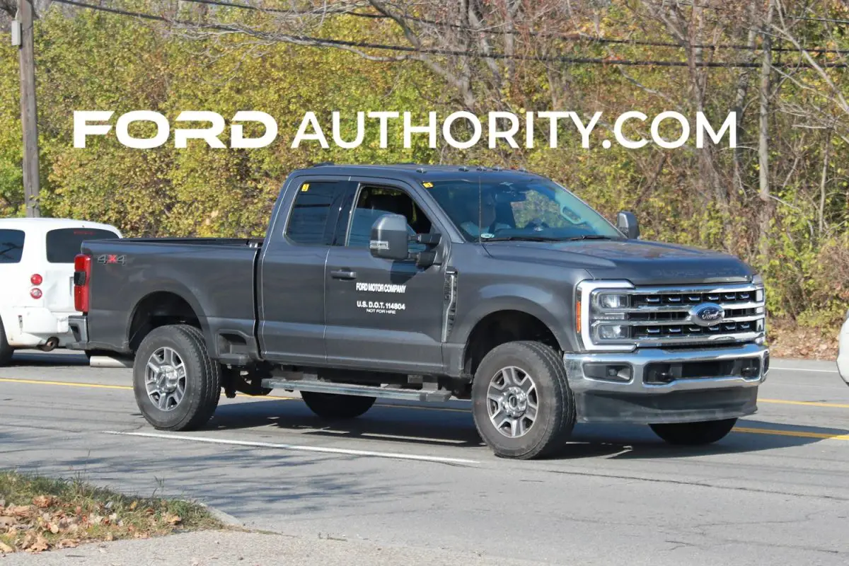 2023 Ford F250 Super Duty Lariat SuperCab Photos