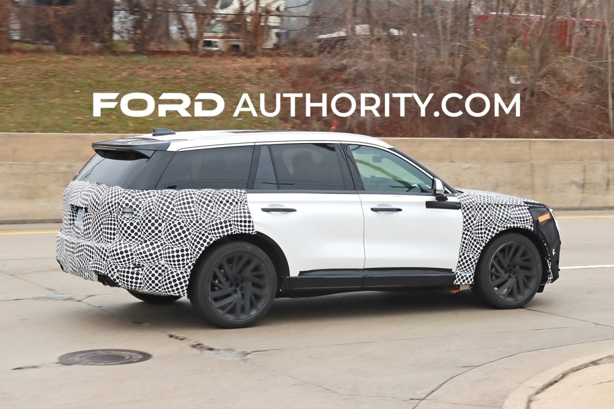 2024 Lincoln Aviator Grand Touring Refresh Spotted Testing