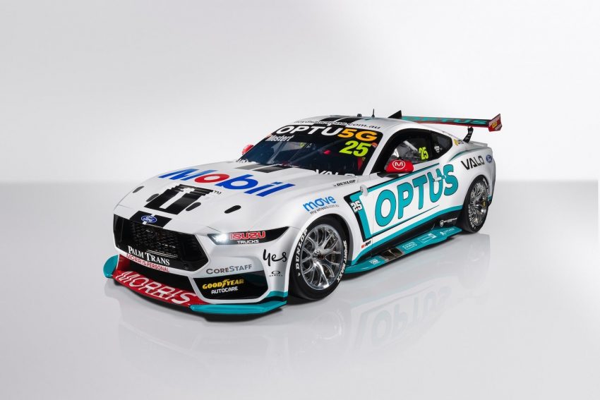 Walkinshaw Andretti United No. 25 Ford Mustang GT - Exterior 001 - Front Three Quarters