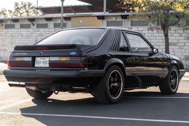 1986 Ford Mustang GT - Exterior 002 - Rear Three Quarters