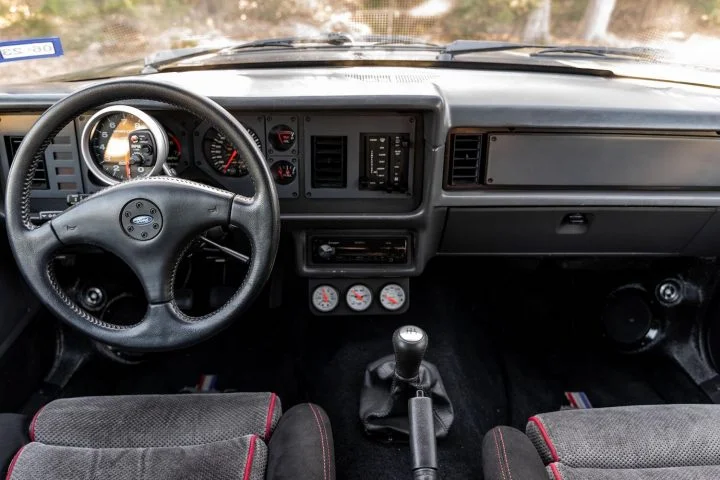 1986 Ford Mustang GT - Interior 001