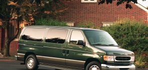 2002 Ford Econoline - Exterior 002 - Front Three Quarters