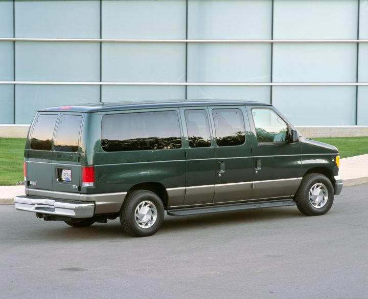2002 Ford Econoline - Exterior 003 - Rear Three Quarters