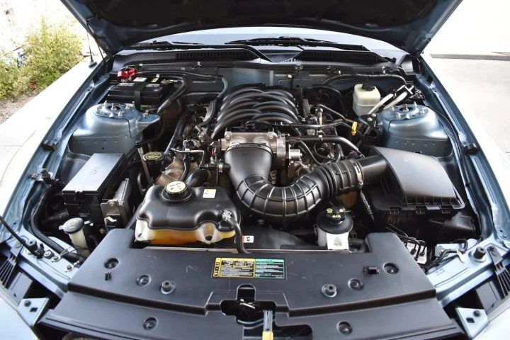 2005 Ford Mustang GT - Engine Bay 001