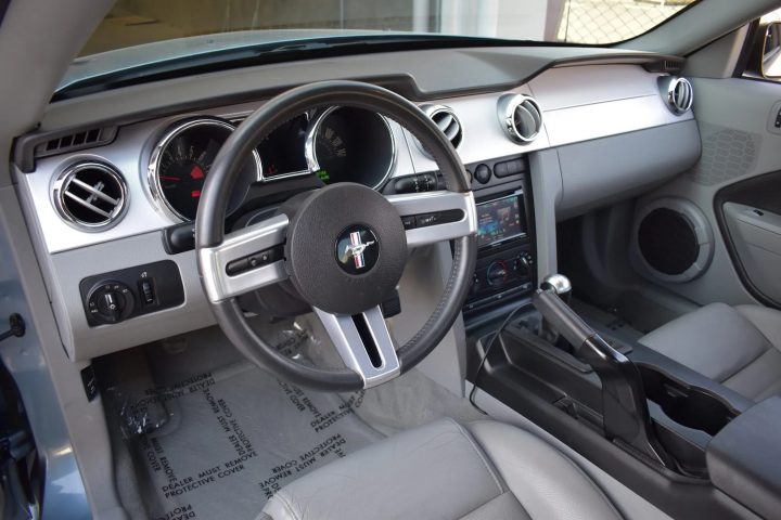 2005 Ford Mustang GT - Interior 001