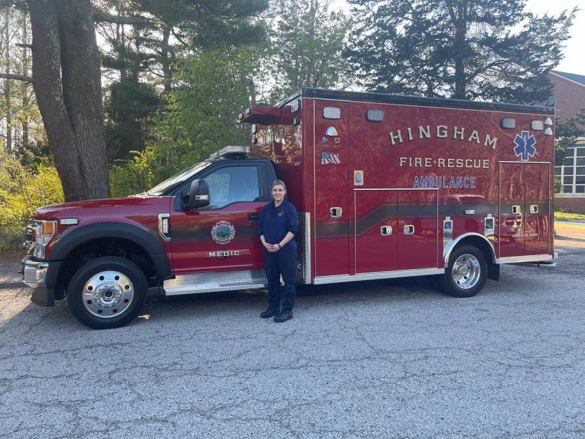 Ford F-550 Ambulance Hingham Fire Department - Exterior 003 - Front Three Quarters
