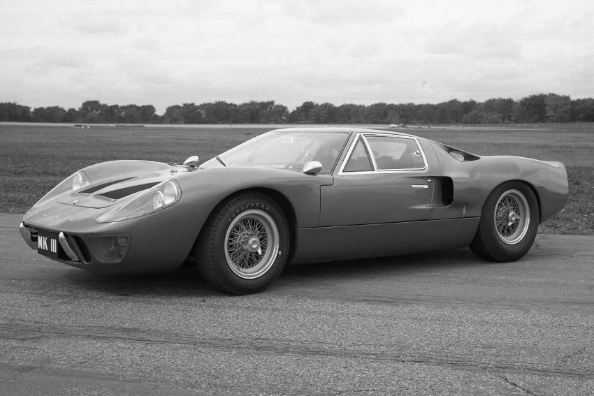 Ford GT40 MK III Historical Photos - Exterior 003 - Front Three Quarters