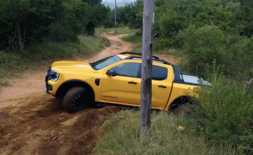 Ford Ranger Wildtrak Trail Turn Assist - Exterior 001 - Front Three Quarters