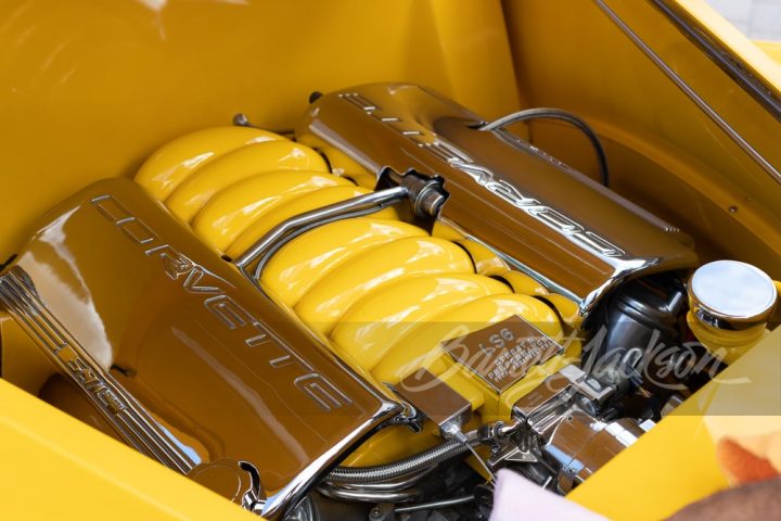 1937 Ford Roadster - Engine Bay 001