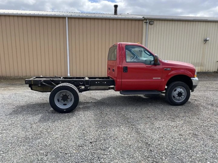 2004 Ford Super Duty Chassis Cab With 13 Miles - Exterior 002 - Side