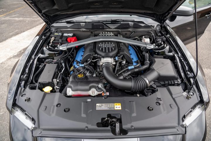 2013 Ford Mustang Boss 302 Laguna Seca - Engine Bay 001