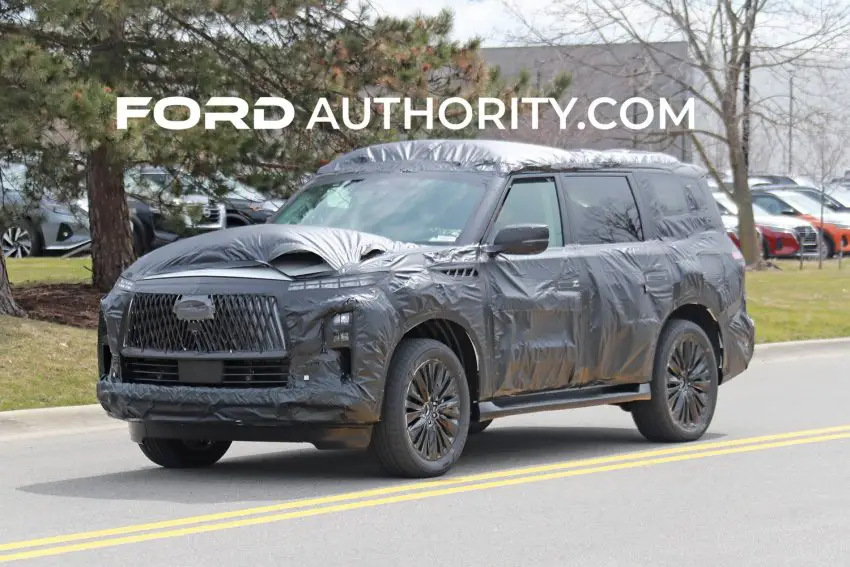 2025 Infiniti QX80 Spied As Upcoming Lincoln Navigator Rival