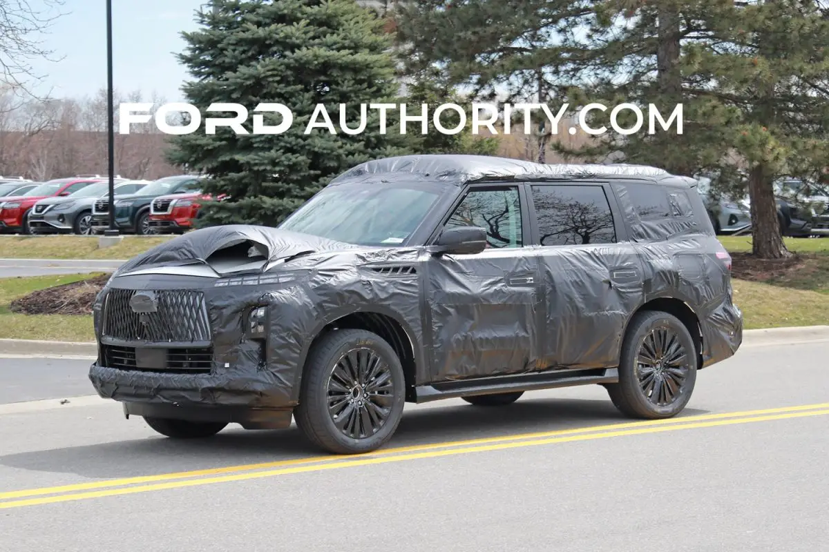 2025 Infiniti QX80 Spied As Upcoming Lincoln Navigator Rival