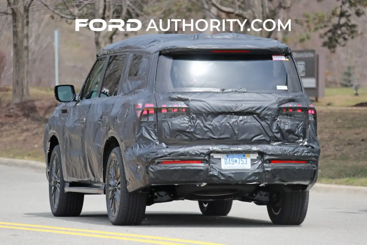 Infiniti Qx Spied As Upcoming Lincoln Navigator Rival