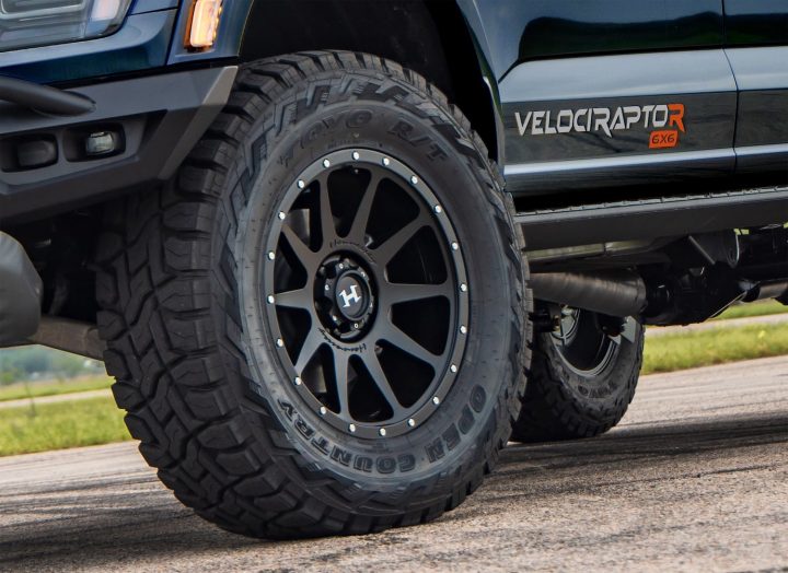 Hennessey VelciRaptoR 6x6 - Exterior 004 - Front Wheel and Tire