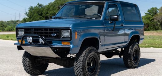 Modified 1987 Ford Bronco II - Exterior 001 - Front Three Quarters