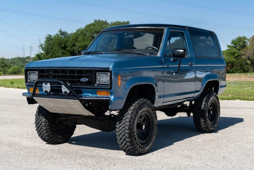 Modified 1987 Ford Bronco II - Exterior 001 - Front Three Quarters