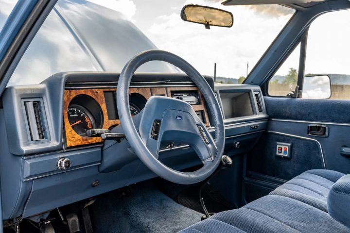Modified 1987 Ford Bronco II - Interior 001