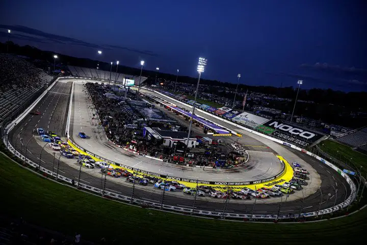 NASCAR Ford Tails Toyotas Xfinity Martinsville 2023: Video