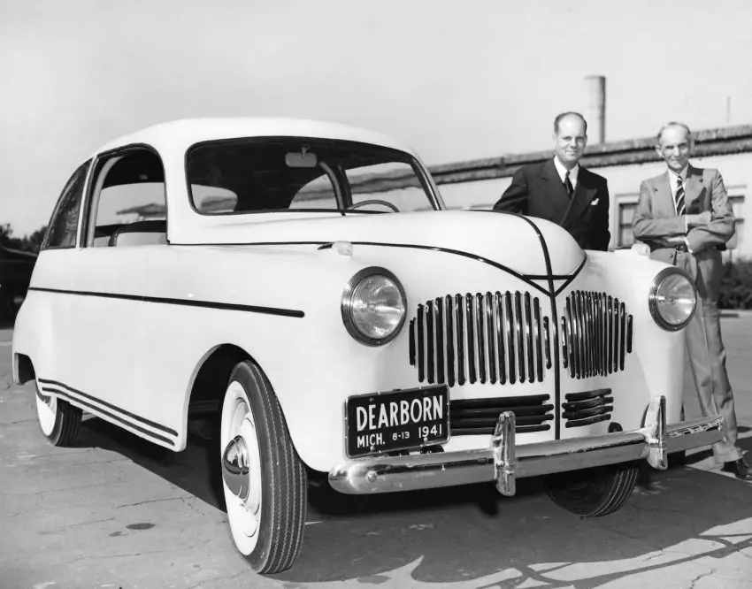 Soybean Car - Exterior 001 - Front Three Quarters
