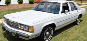 1988 Ford LTD Crown Victoria With 29K Miles - Exterior 001 - Front Three Quarters