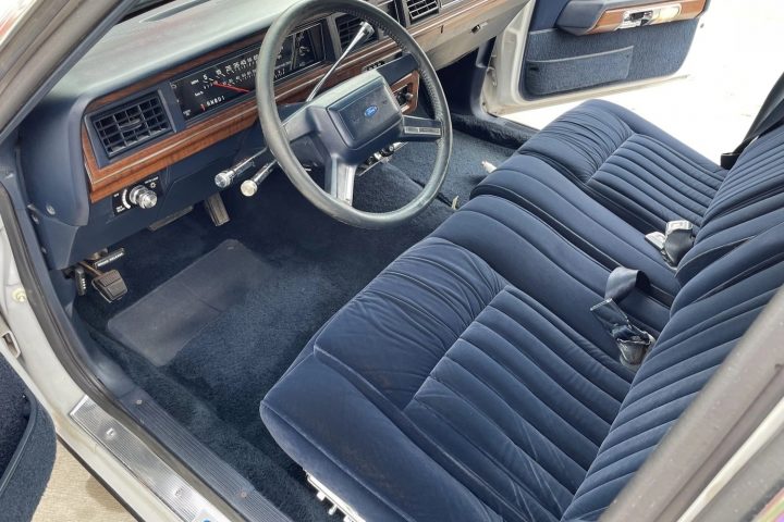 1988 Ford LTD Crown Victoria With 29K Miles - Interior 001