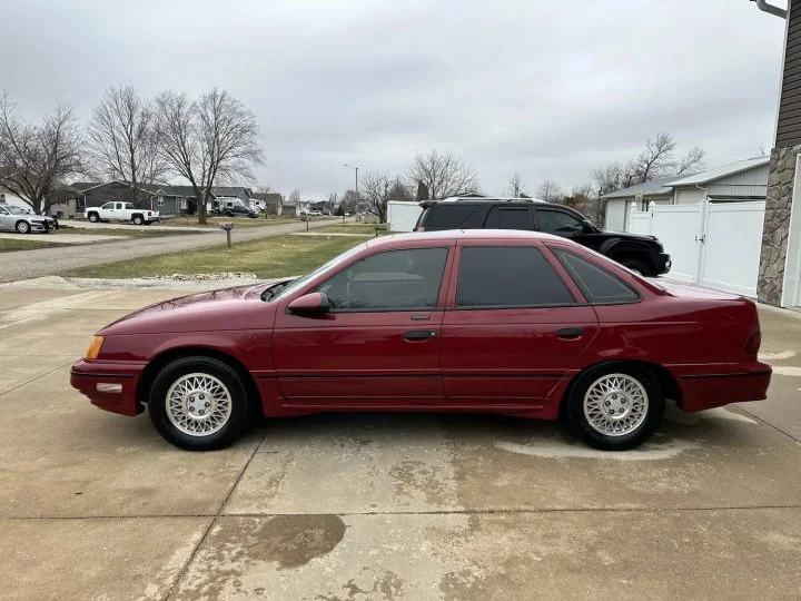 1989 Ford Taurus SHO - Exterior 002 - Side