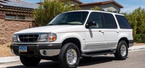 1999 Ford Explorer XLT With 58K Miles - Exterior 001 - Front Three Quarters