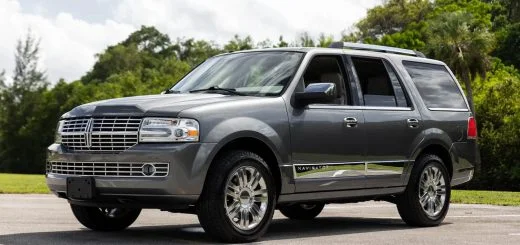 2011 Lincoln Navigator With 14K Miles - Exterior 001 - Front Three Quarters