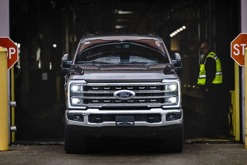2023 Ford Super Duty Production Kentucky Truck Plant - Exterior 001 - Front