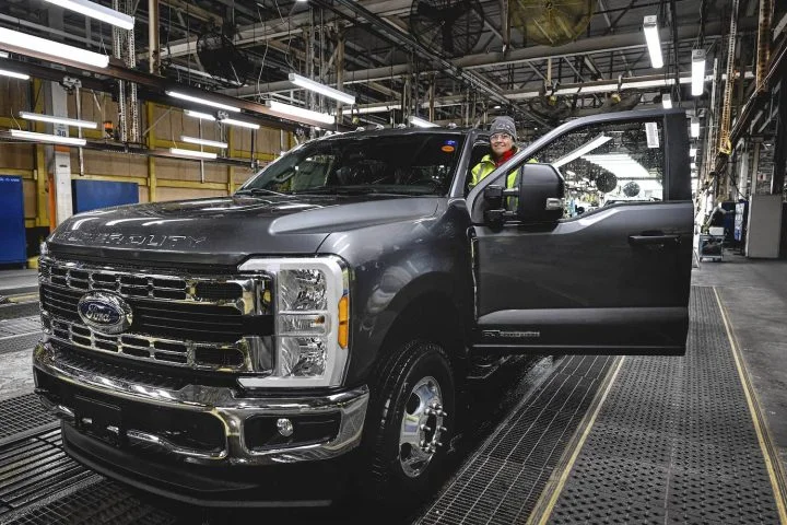 2023 Ford Super Duty Production Kentucky Truck Plant - Exterior 003 - Front Three Quarters