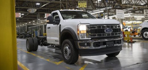 2023 Ford Super Duty Production Ohio Assembly Plant - Exterior 001 - Front Three Quarters