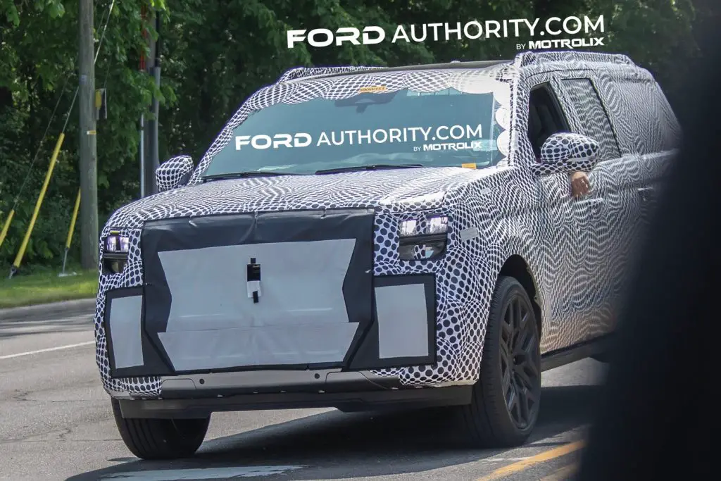 2025 Ford Expedition Spotted With 24-Inch Wheels: Photos