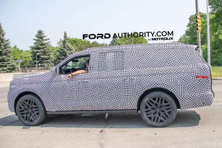 2025 Ford Expedition Spotted With 24-Inch Wheels: Photos