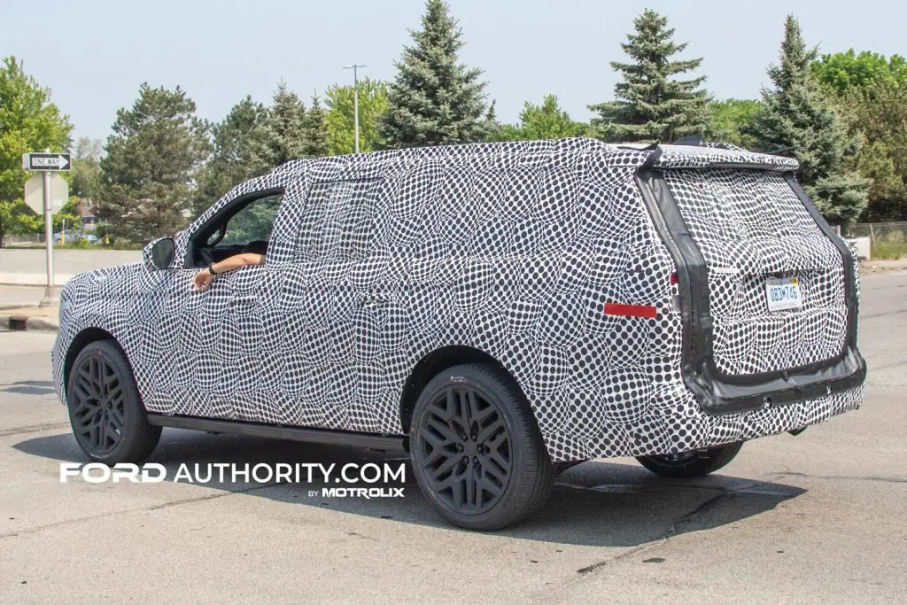 2025 Ford Expedition Spotted With 24-Inch Wheels: Photos