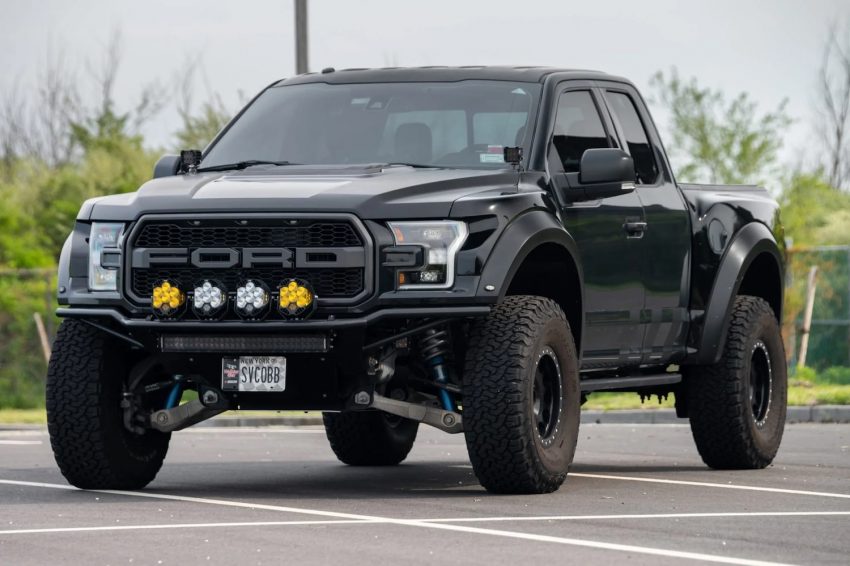 Modified 2017 Ford F-150 Raptor - Exterior 001 - Front Three Quarters