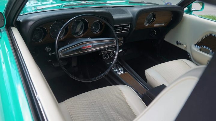 1970 Ford Mustang Cobra Jet ARI Pace Car - Interior 001