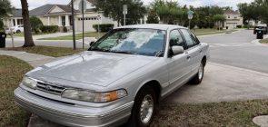 1996 Ford Crown Victoria With 58K Miles - Exterior 001 - Front Three Quarters
