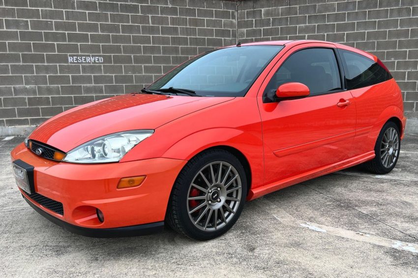 2003 Ford Focus SVT With 25K Miles - Exterior 001 - Front Three Quarters
