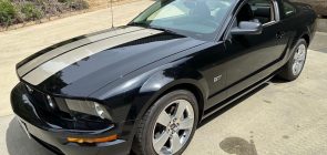 2007 Ford Mustang GT With 20K Miles - Exterior 001 - Front Three Quarters
