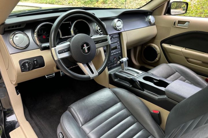 2007 Ford Mustang GT With 20K Miles - Interior 001
