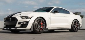 2022 Ford Mustang Shelby GT500 Carbon Fiber Track Pack - Exterior 001 - Front Three Quarters