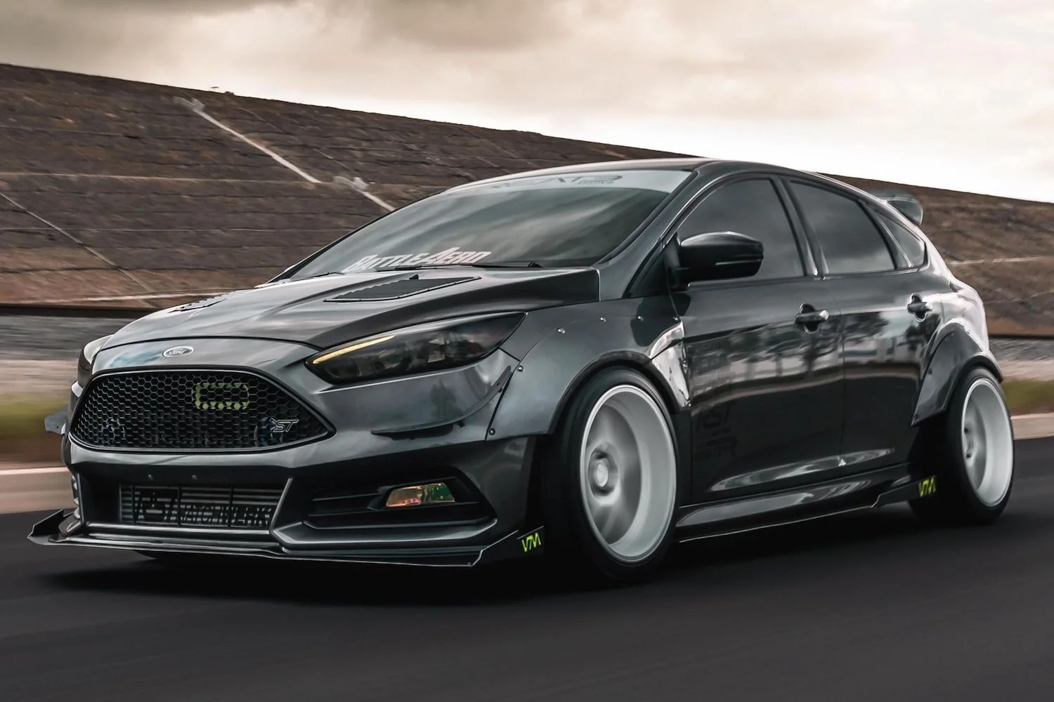 https://fordauthority.com/wp-content/uploads/2023/06/Heavily-Modified-2016-Ford-Focus-ST-Exterior-001-Front-Three-Quarters.jpg