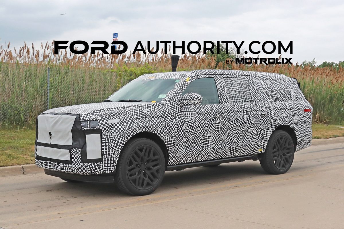 Lincoln Navigator Refresh Spotted With NautilusLike Styling